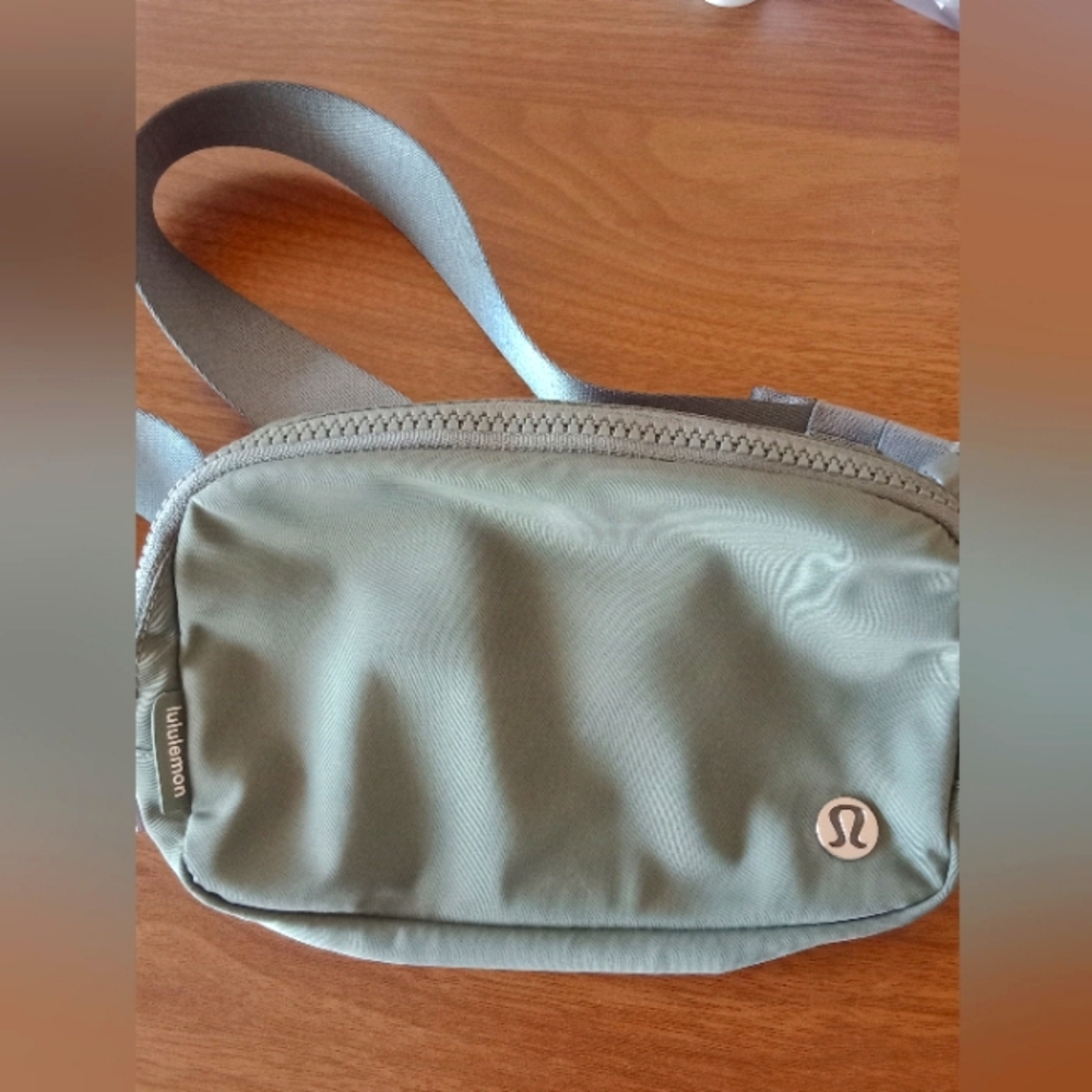 Lululemon everyday sage green messenger bag